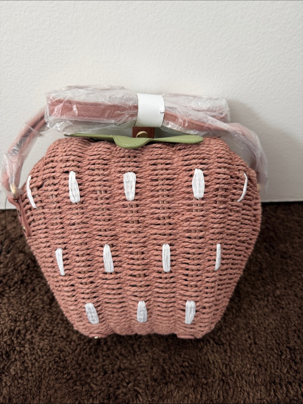 LC Lauren Conrad Strawberry Straw Crossbody Bag in Dusty Pink with Green Leaf
